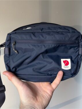 HIGH COAST CROSSBODY